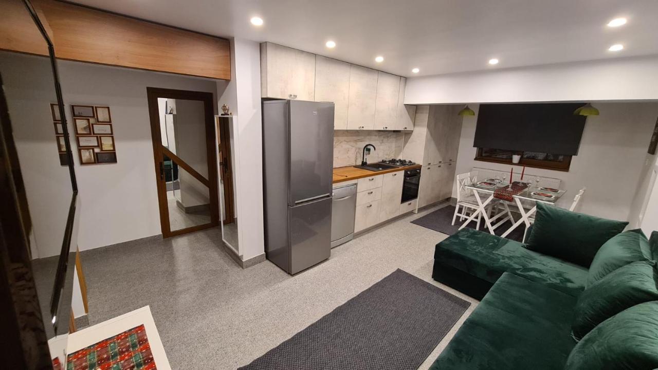 Апартаменти La Fluturi Apartament Сучава Екстер'єр фото