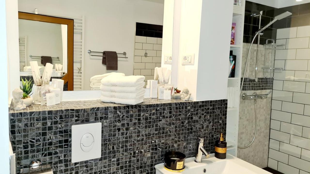 Апартаменти La Fluturi Apartament Сучава Екстер'єр фото